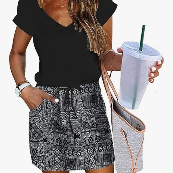 Unbranded Dresses & Skirts - Women's Tie Front V-neck Short Sleeve Dress Black & Geometric Design Size M